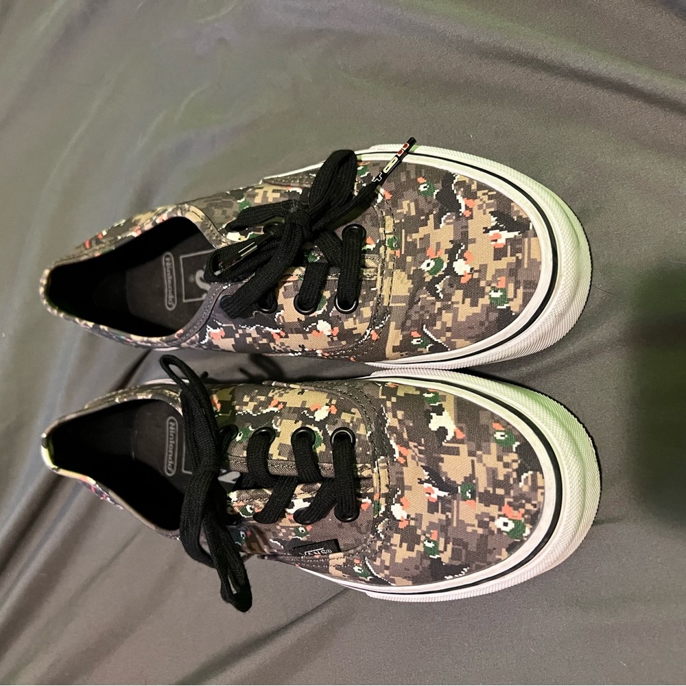 Vans Nintendo duck hunt sneakers size 5.5 mens and size 7 womens
